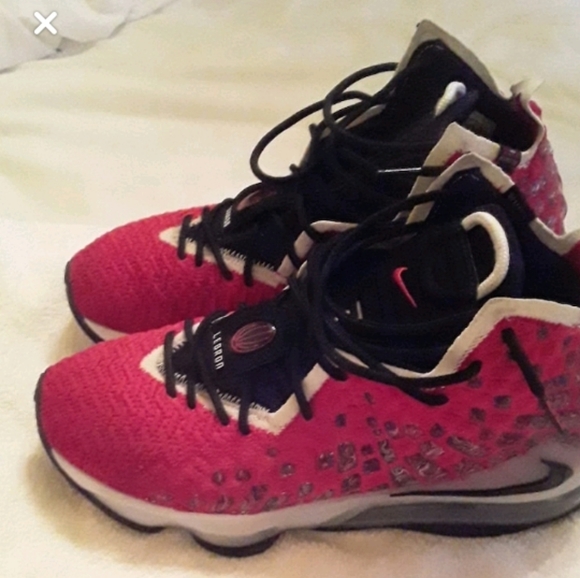 Sneakers - Picture 6 of 6